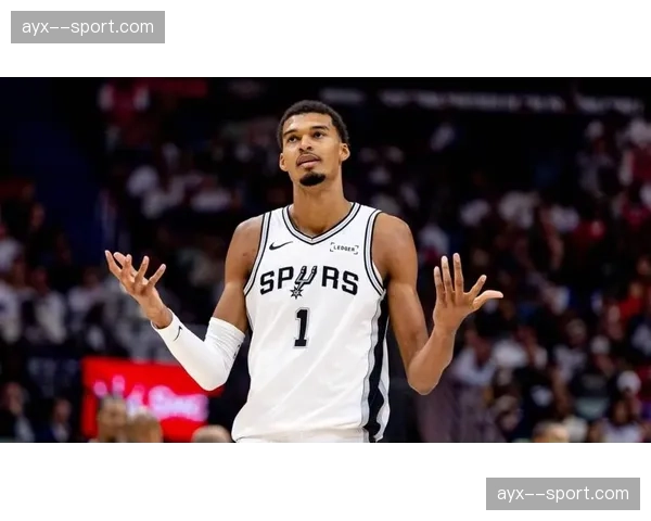 马刺防守指挥：文班亚马在防线组织队友的战术价值